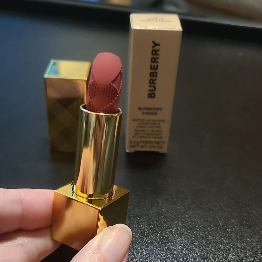Burberry Kisses Matte Lipstick - Matte Deep Peach (15)